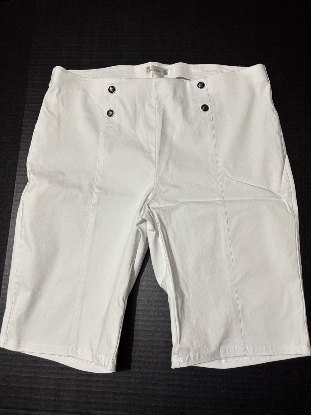 89th + Madison Women’s Button-Accent Shorts
